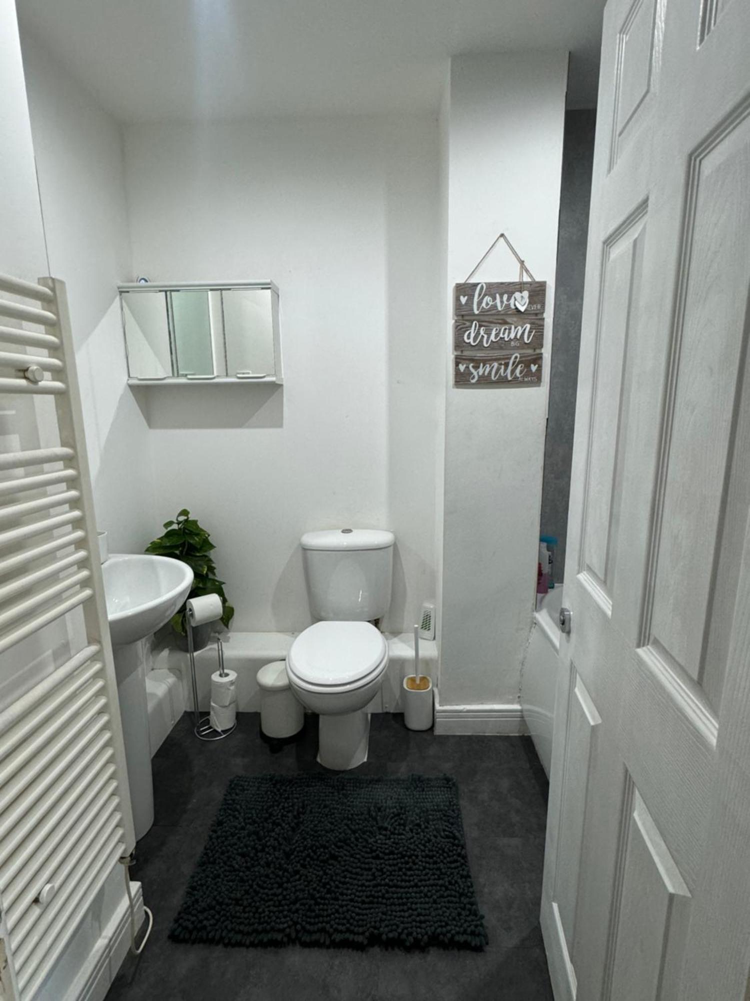 런던 Cozy Flat With Balcony 아파트 외부 사진